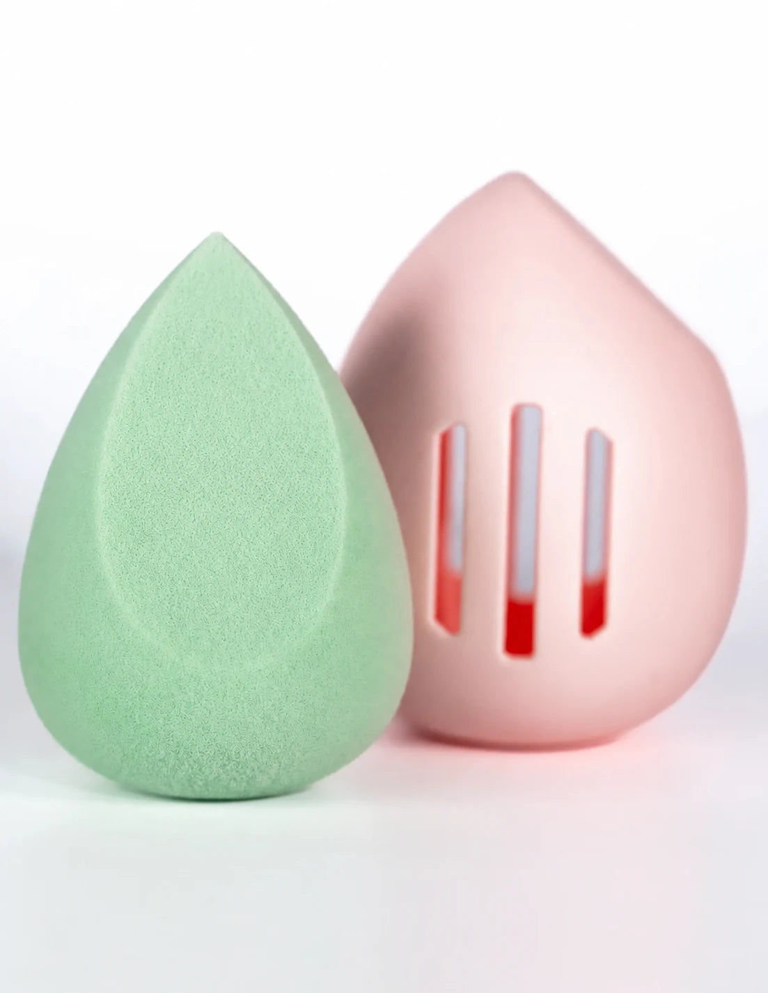 Makeup sponge with travel case
